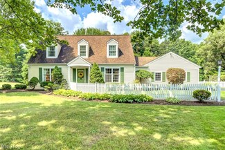105 Spring Dr, Chagrin Falls, OH 44022
