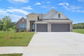 19100 E Chinquapin Dr, Catoosa, OK 74015