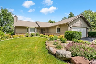 S52W23066 Hunters Hollow, Waukesha, WI 53189