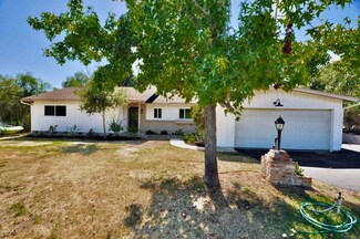 2561 Gum Tree Ln, Fallbrook, CA 92028
