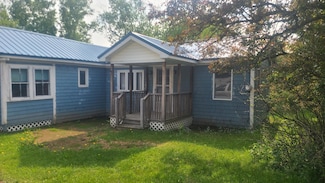 16 Stoddard St, Washburn, ME 04786
