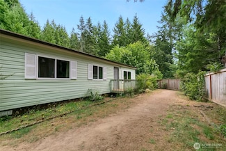 521 NE Larson Lake Rd, Belfair, WA 98528