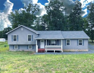 318 Browns Hill Rd, Henryville, PA 18332