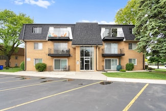 4825 W 109th St Unit 303, Oak Lawn, IL 60453