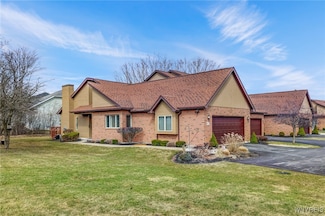 805 Carriage Ln, Lewiston, NY 14092