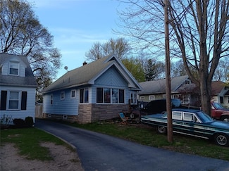 68 Surrey Rd, Rochester, NY 14616
