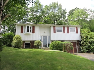 1292 Armstrong Dr, South Park, PA 15129