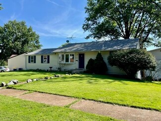 10601 St Edmund Ln, Saint Ann, MO 63074