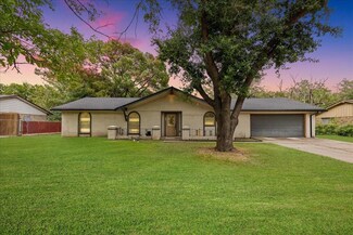 1325 Main St, Kaufman, TX 75142