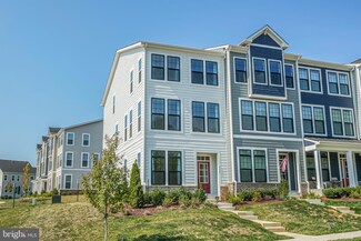 4258 Frost St, Marshall, VA 20115