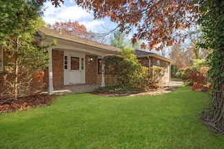 175 Laurel Ln, Syosset, NY 11791