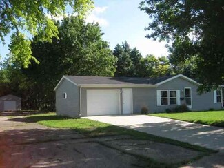 611 6th St, Heron Lake, MN 56137