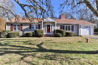 8 Uncle Zlotis Rd, Chatham, MA 02633