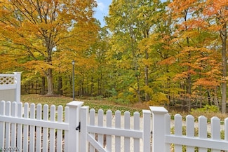 14 Sussex Ct, Bedminster, NJ 07921