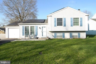 1 Honeysuckle Dr, Mechanicsburg, PA 17050