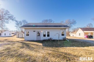 711 8th St, Colona, IL 61241