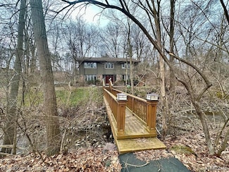 28405 Danvers Ct, Farmington Hills, MI 48334