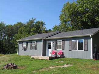 802 N 10th St, Savannah, MO 64485