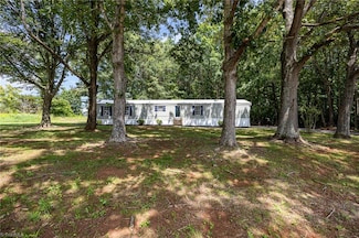 433 Gun Club Rd, Advance, NC 27006