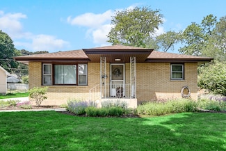 370 N Commonwealth Ave, Elgin, IL 60123