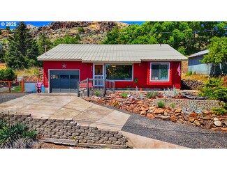 475 Burnham Ave, Maupin, OR 97037