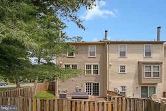 5400 New London Park Dr, Fairfax, VA 22032