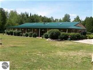 4196 W 14 Rd, Mesick, MI 49668