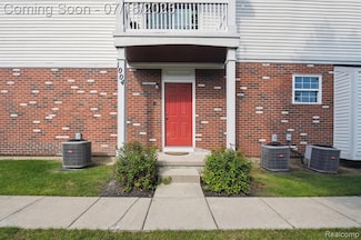 1004 Riversedge Dr, Saline, MI 48176