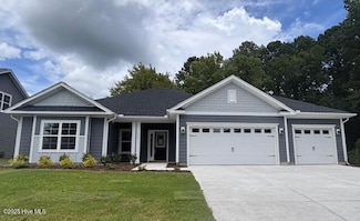 110 Firethorn Cir, Wallace, NC 28466
