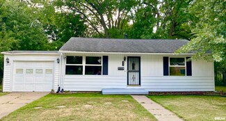 217 W Woodbury St, Macomb, IL 61455