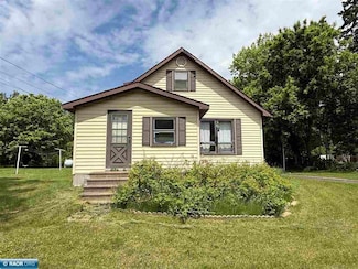 4781 Cedar Island Dr, Eveleth, MN 55734