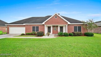 830 Belle Dr, Breaux Bridge, LA 70517