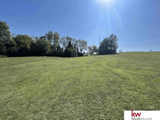 1811 Beaver Lake Blvd, Plattsmouth, NE 68048