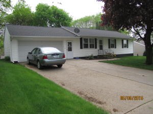 611 Crestview Dr, Tipton, IA 52772