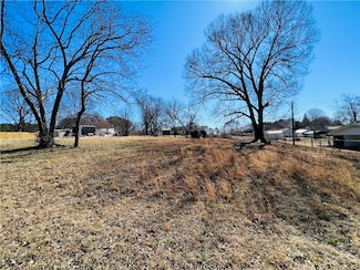 825 Gaines St, Central, SC 29630