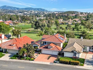 1211 Countrywood Ln, Vista, CA 92081