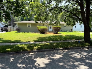 908 Wyllys St, Midland, MI 48642