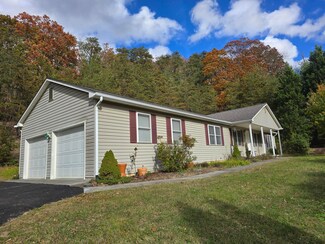 2706 Winterberry Ave, Covington, VA 24426