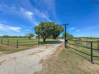 495 E Little Lease Rd, Holliday, TX 76366