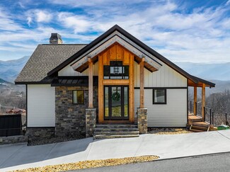 719 Wiley Oakley Dr, Gatlinburg, TN 37738