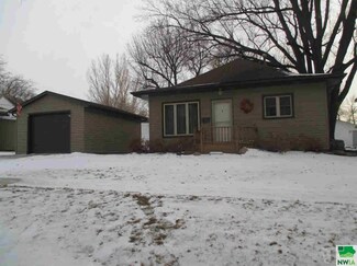 722 5th St, Sheldon, IA 51201