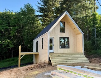 790 Country Club Dr, Waynesville, NC 28786