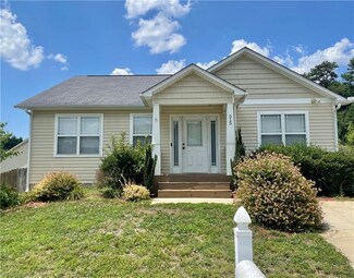 515 Creekview Dr, Kernersville, NC 27284