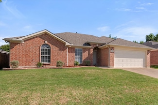 607 Coal Creek Dr, Mansfield, TX 76063