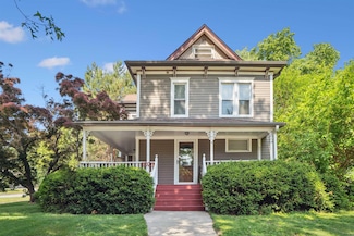 1021 Tremont St, Cedar Falls, IA 50613