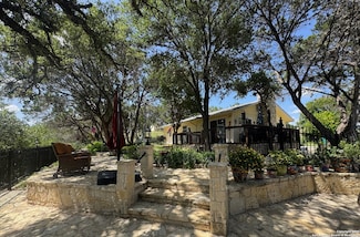 354 Red Bluff Ln, Pipe Creek, TX 78063