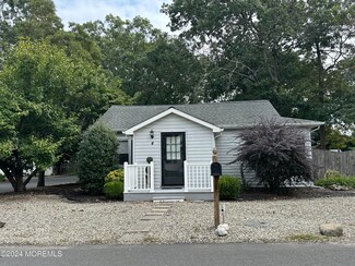4 Mayfair Ct, Brick, NJ 08723