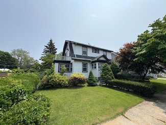 5 Lindsley Place, Stratford, CT 06615