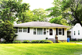 16 Regina Ct, Florissant, MO 63031