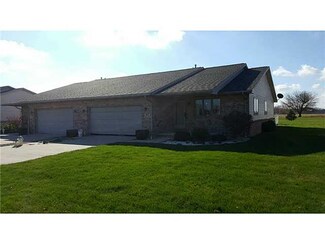 529 Woodpointe Dr, Woodville, OH 43469